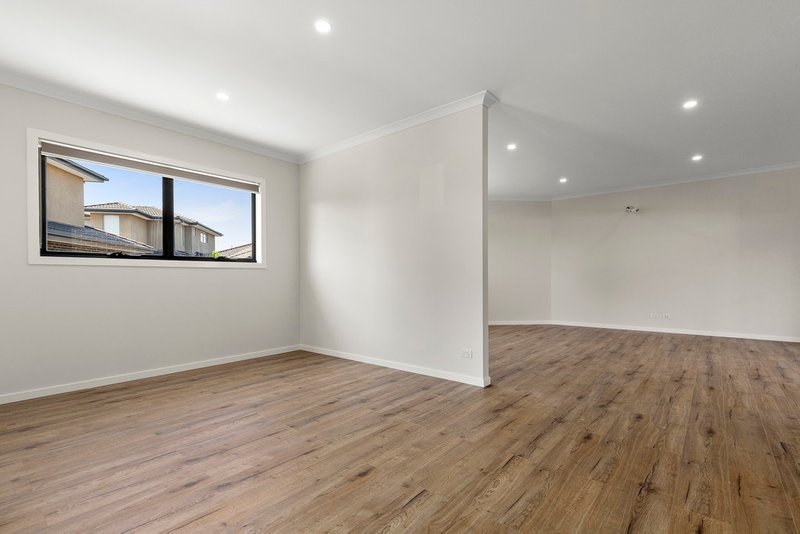 Photo - 1/21 Federal Drive, Wyndham Vale VIC 3024 - Image 4