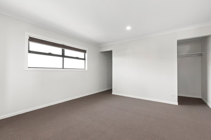 Photo - 1/21 Federal Drive, Wyndham Vale VIC 3024 - Image 7