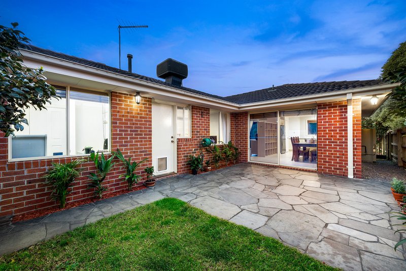 Photo - 1/21 Fernhurst Drive, Glen Waverley VIC 3150 - Image 13