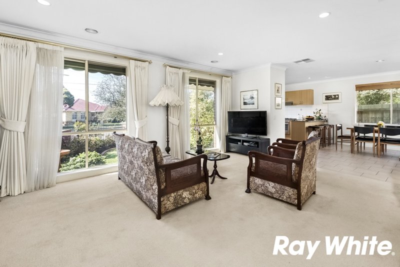 Photo - 1/21 Fernhurst Drive, Glen Waverley VIC 3150 - Image 3