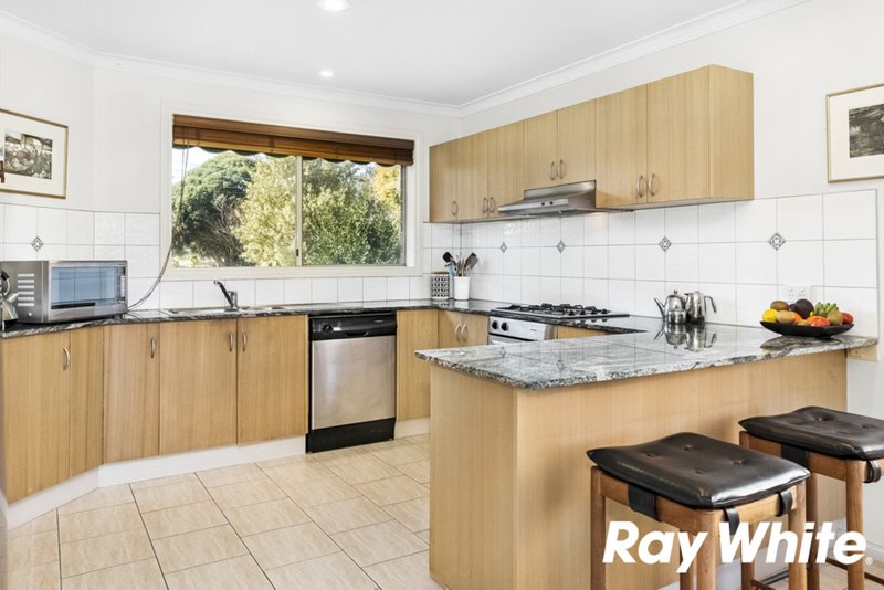 Photo - 1/21 Fernhurst Drive, Glen Waverley VIC 3150 - Image 5