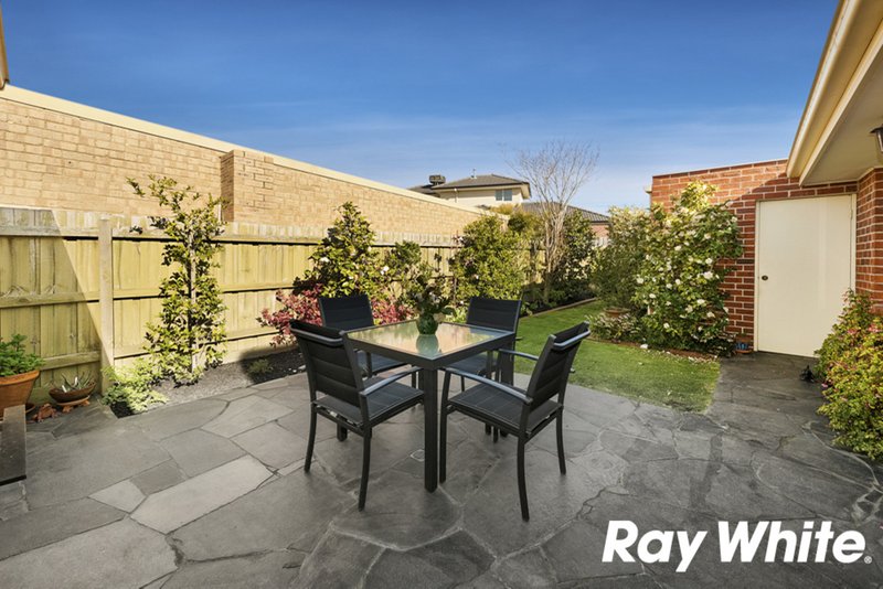 Photo - 1/21 Fernhurst Drive, Glen Waverley VIC 3150 - Image 10