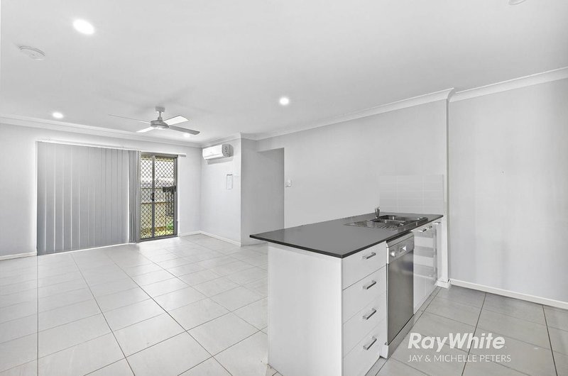 Photo - 1&2/1 Grace Street, Scarborough QLD 4020 - Image 5