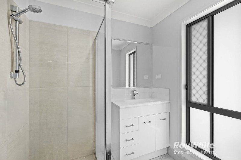 Photo - 1&2/1 Grace Street, Scarborough QLD 4020 - Image 7