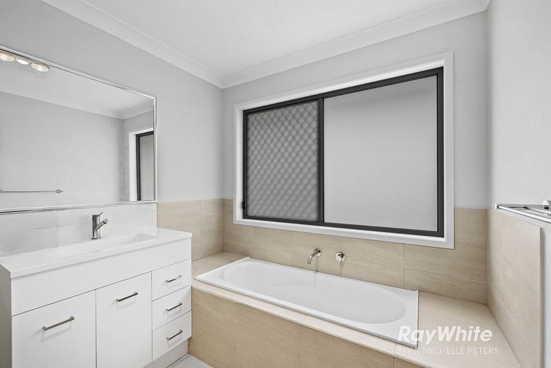 Photo - 1&2/1 Grace Street, Scarborough QLD 4020 - Image 9