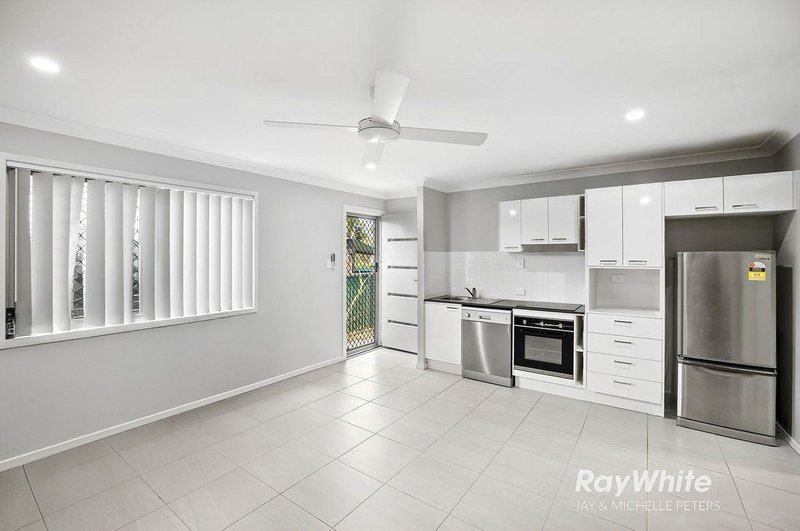 Photo - 1&2/1 Grace Street, Scarborough QLD 4020 - Image 11