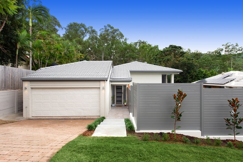 Photo - 121 Greenford Street, Chapel Hill QLD 4069 - Image 2