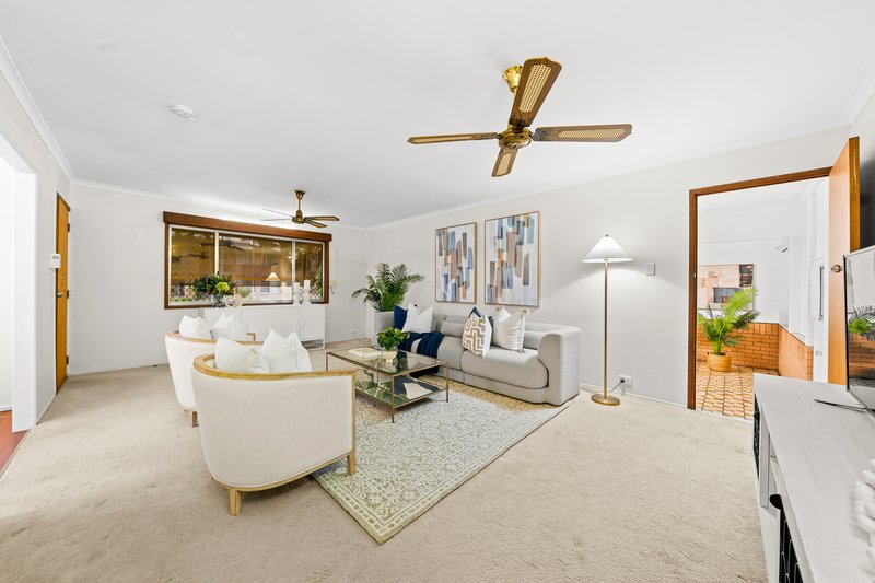Photo - 121 Greenmeadow Road, Mansfield QLD 4122 - Image 2