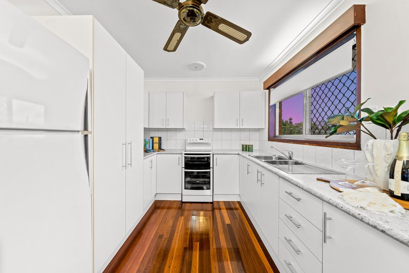 Photo - 121 Greenmeadow Road, Mansfield QLD 4122 - Image 8