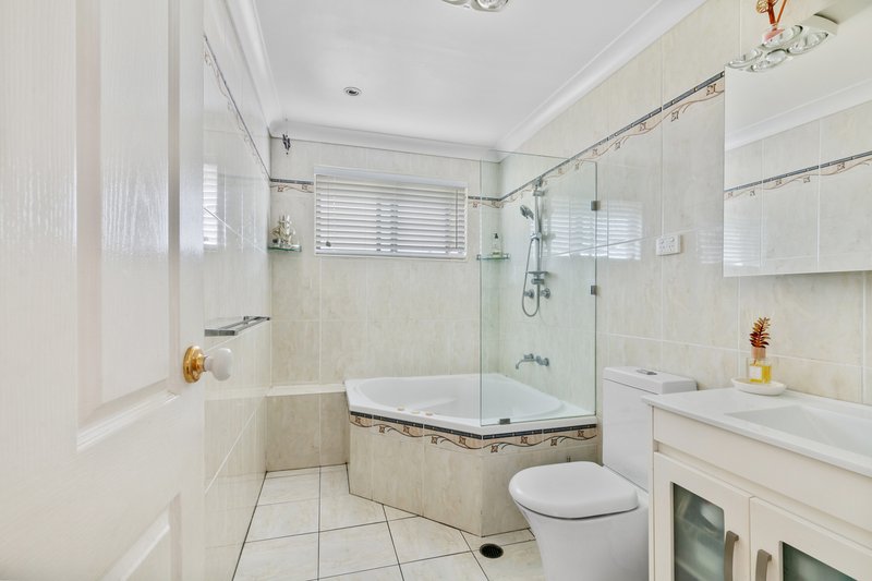 Photo - 121 Griffith Street, Mannering Park NSW 2259 - Image 9