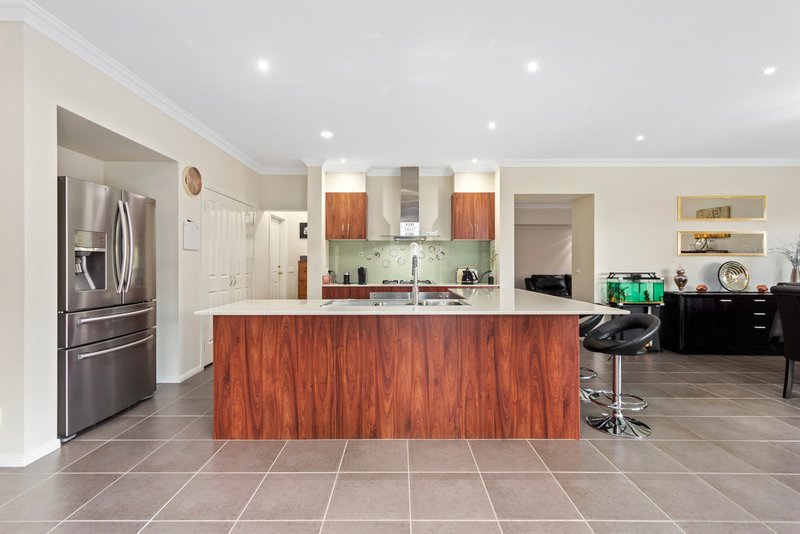 Photo - 121 Hawkstowe Parade, South Morang VIC 3752 - Image 5