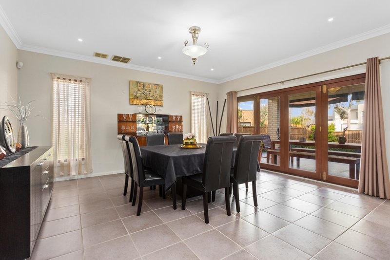 Photo - 121 Hawkstowe Parade, South Morang VIC 3752 - Image 6