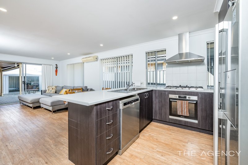 Photo - 121 Joseph Banks Boulevard, Banksia Grove WA 6031 - Image 4