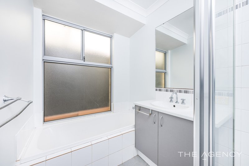 Photo - 121 Joseph Banks Boulevard, Banksia Grove WA 6031 - Image 15