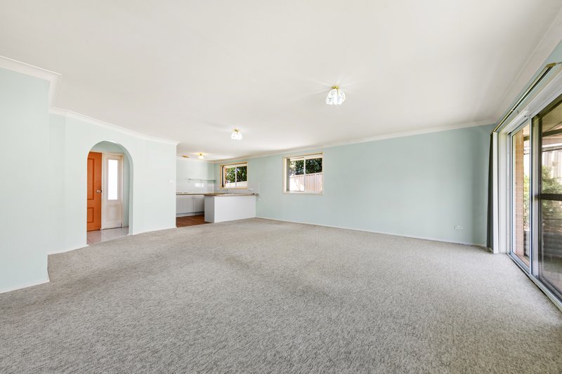 Photo - 1/21 Keswick Drive, Lake Haven NSW 2263 - Image 3