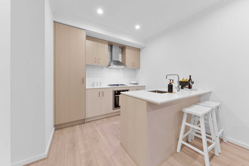 Photo - 121 Lakeridge Drive, Wollert VIC 3750 - Image 2