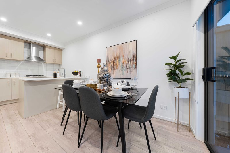 Photo - 121 Lakeridge Drive, Wollert VIC 3750 - Image 4