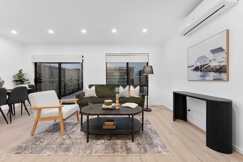 Photo - 121 Lakeridge Drive, Wollert VIC 3750 - Image 5