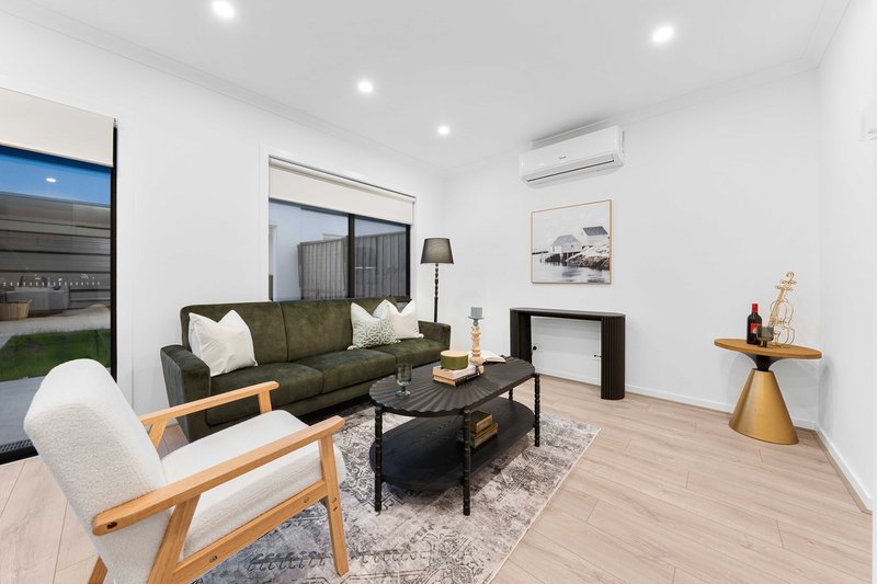 Photo - 121 Lakeridge Drive, Wollert VIC 3750 - Image 6