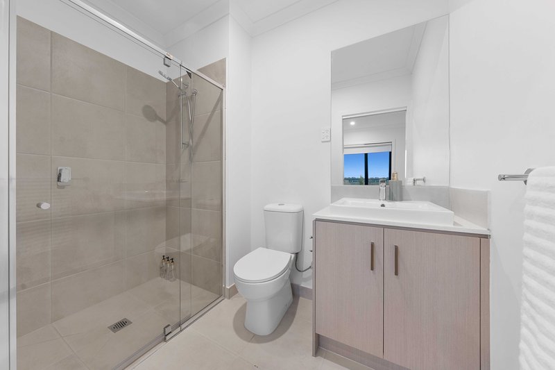 Photo - 121 Lakeridge Drive, Wollert VIC 3750 - Image 10