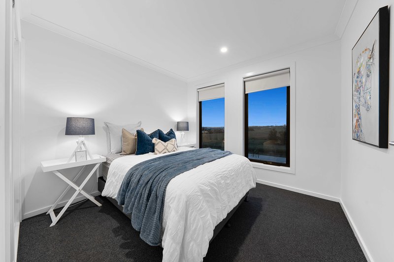 Photo - 121 Lakeridge Drive, Wollert VIC 3750 - Image 12