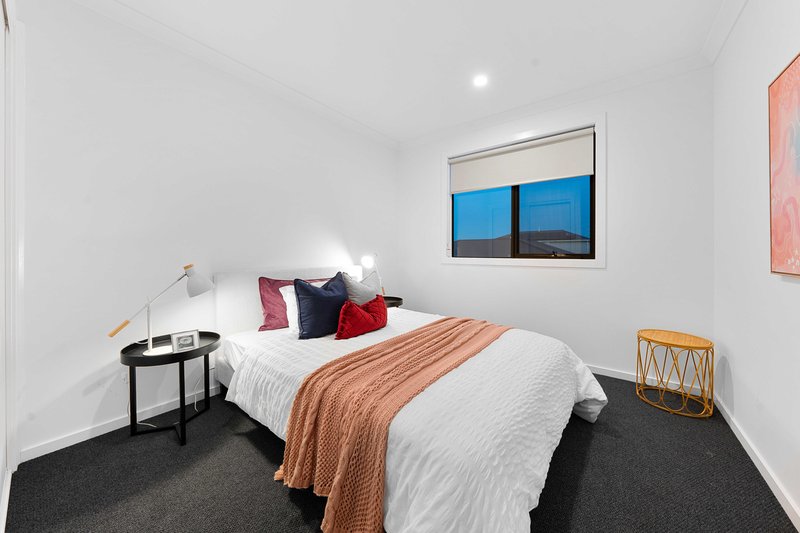 Photo - 121 Lakeridge Drive, Wollert VIC 3750 - Image 15