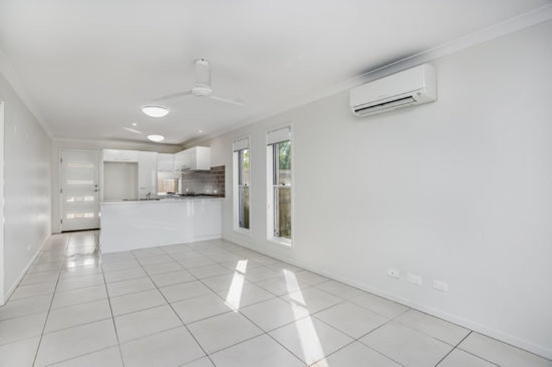 Photo - 1/21 Leigh Crescent, Dakabin QLD 4503 - Image 3