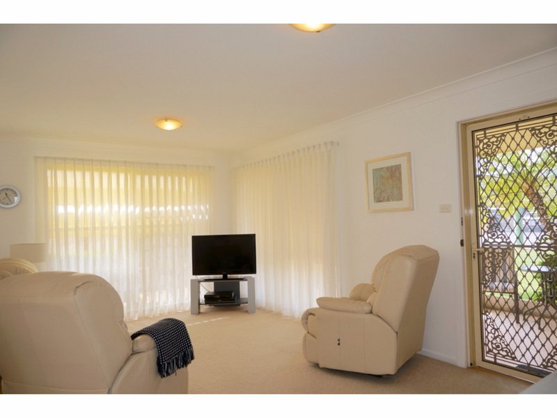 Photo - 121 Leumeah Street, Sanctuary Point NSW 2540 - Image 3