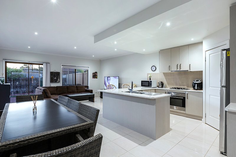 Photo - 1/21 Lewin Street, Deer Park VIC 3023 - Image 5