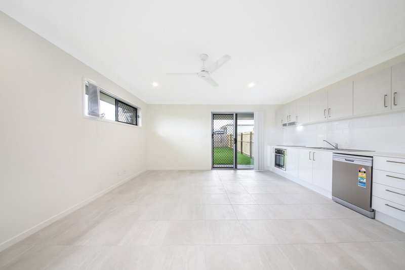 Photo - 1/21 Mount Wheeler Street, Park Ridge QLD 4125 - Image 2