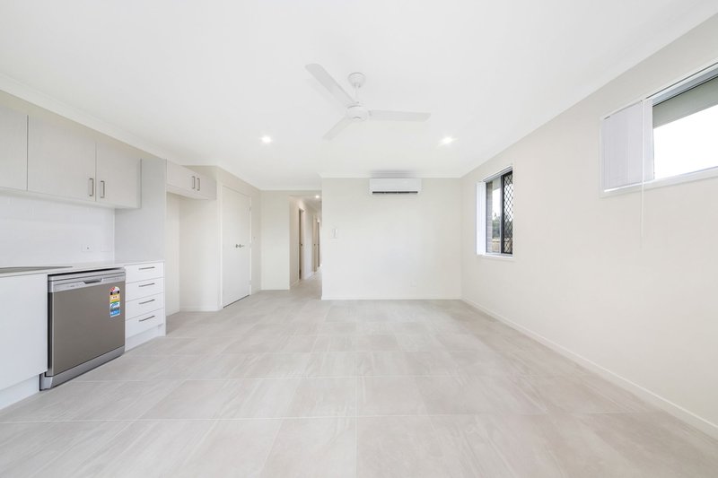 Photo - 1/21 Mount Wheeler Street, Park Ridge QLD 4125 - Image 3