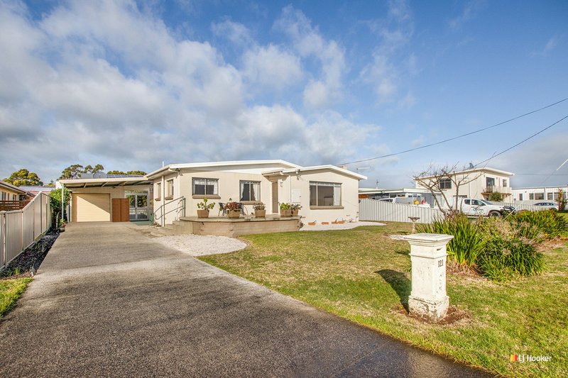 Photo - 121 Old Bass Highway, Wynyard TAS 7325 - Image 2