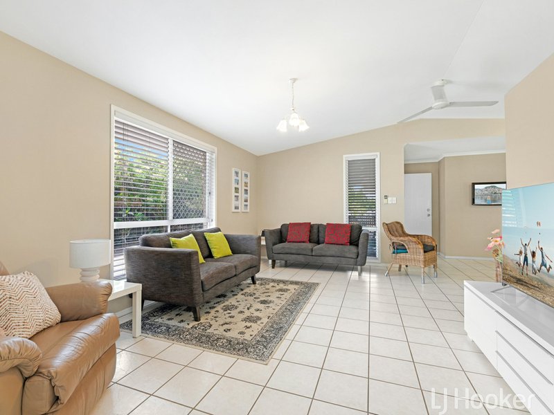 Photo - 121 Robert Street, Torquay QLD 4655 - Image 9