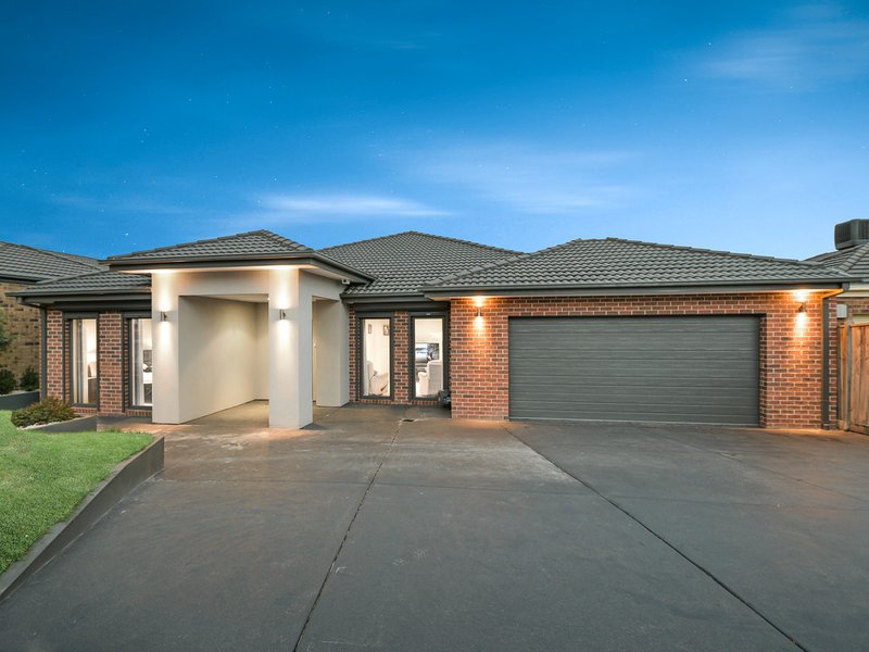 121 Rosebank Drive, Cranbourne North VIC 3977