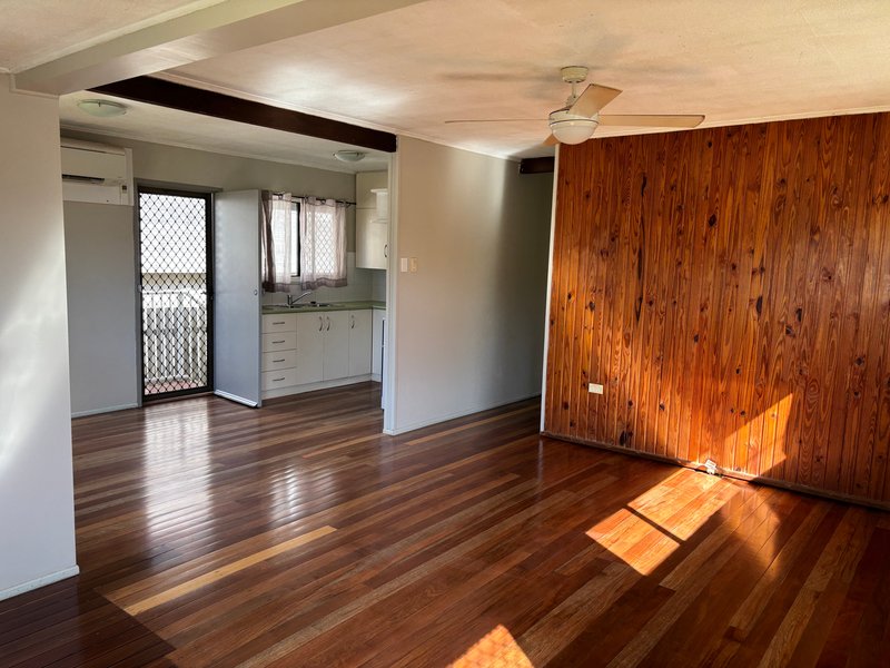 Photo - 121 Scarborough Road, Redcliffe QLD 4020 - Image 3