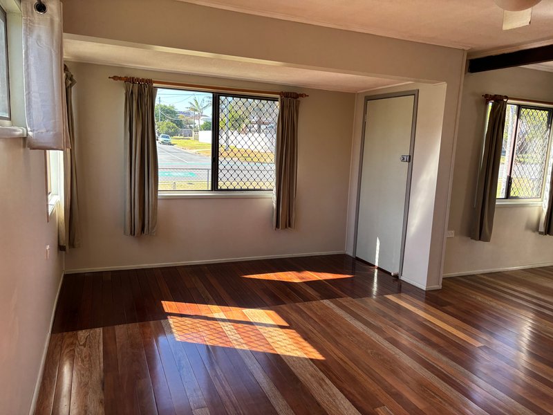 Photo - 121 Scarborough Road, Redcliffe QLD 4020 - Image 6