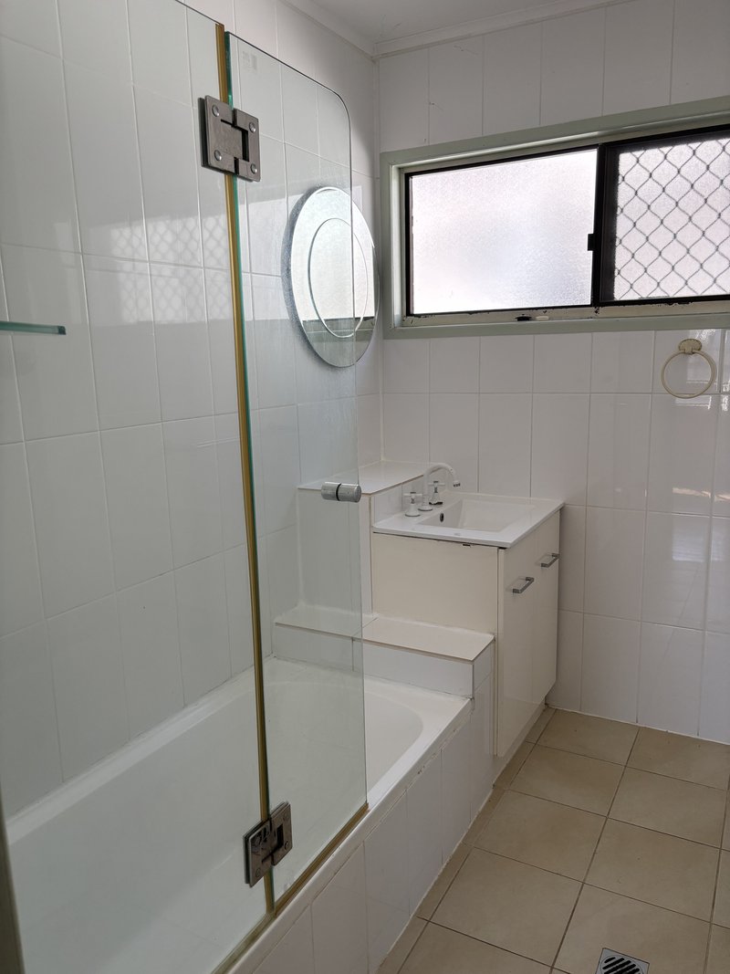 Photo - 121 Scarborough Road, Redcliffe QLD 4020 - Image 9