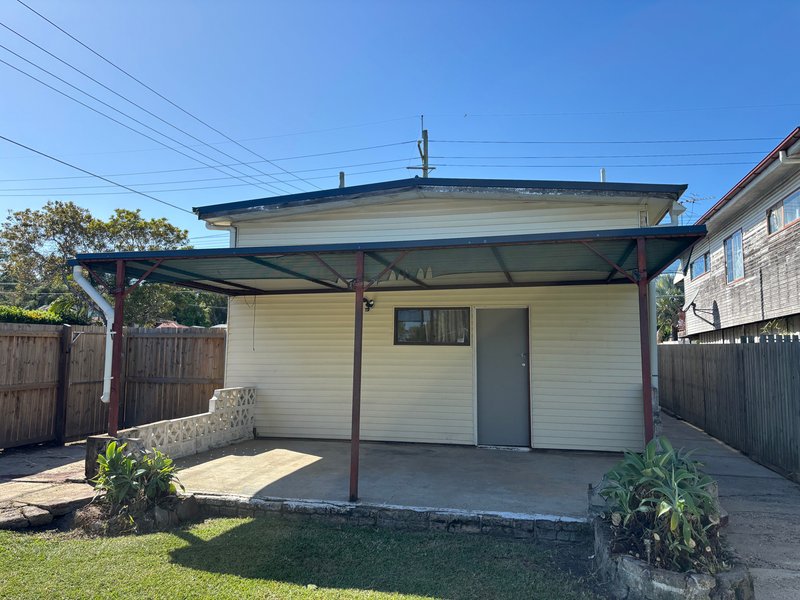 Photo - 121 Scarborough Road, Redcliffe QLD 4020 - Image 14