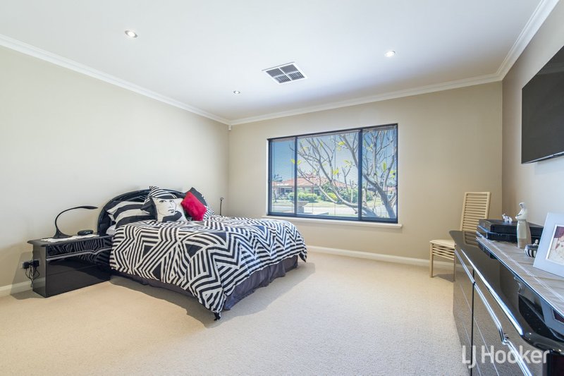 Photo - 121 Southacre Drive, Canning Vale WA 6155 - Image 11