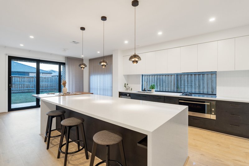Photo - 121 St Georges Boulevard, Mickleham VIC 3064 - Image 14