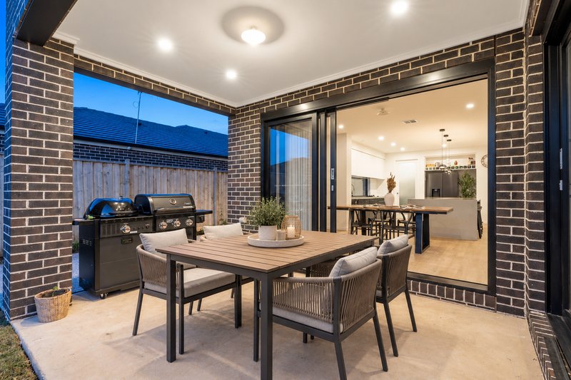 Photo - 121 St Georges Boulevard, Mickleham VIC 3064 - Image 31