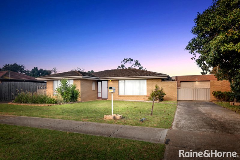 121 Westmelton Drive, Melton West VIC 3337