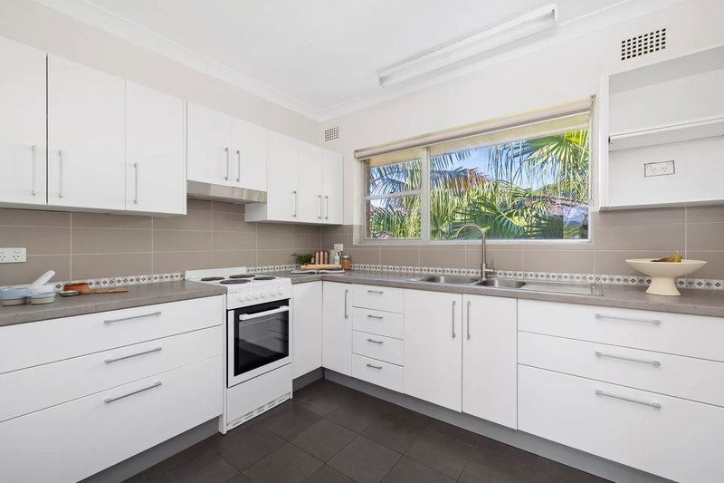 Photo - 12/10 Avon Road, Dee Why NSW 2099 - Image 3