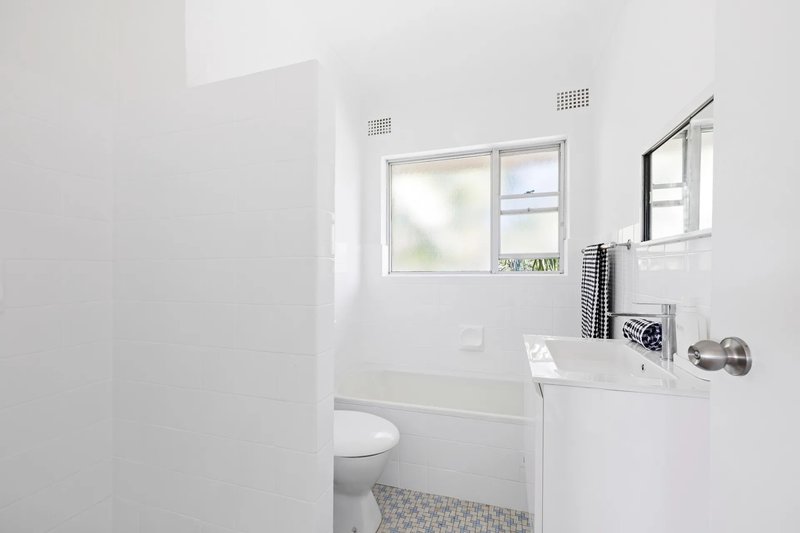 Photo - 12/10 Avon Road, Dee Why NSW 2099 - Image 4