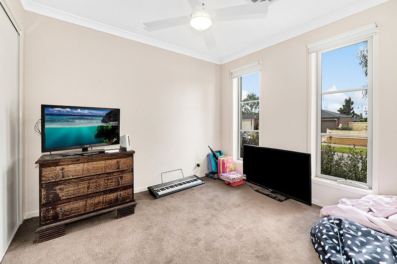 Photo - 12/10 Mickleham Drive, Cranbourne North VIC 3977 - Image 2