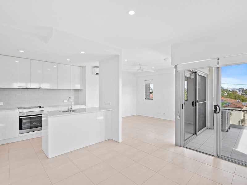 Photo - 12/101 Pohlman Street, Southport QLD 4215 - Image 3