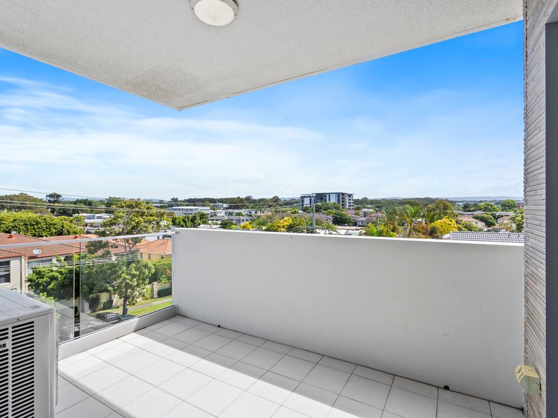 Photo - 12/101 Pohlman Street, Southport QLD 4215 - Image 7