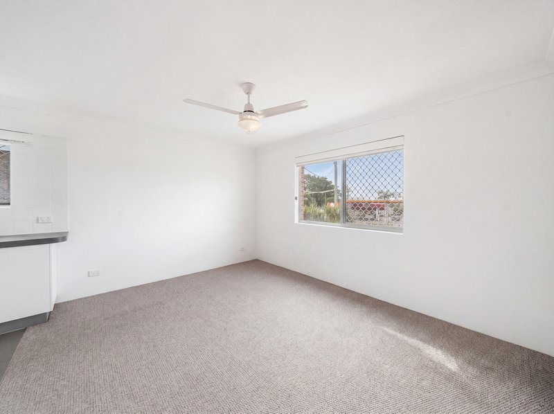 Photo - 12/102 Hornibrook Esplanade, Clontarf QLD 4019 - Image 3