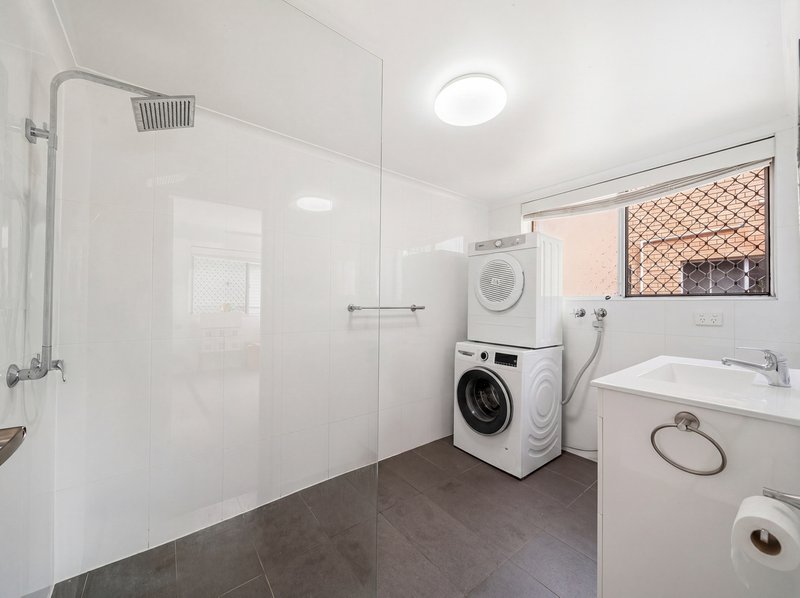 Photo - 12/102 Hornibrook Esplanade, Clontarf QLD 4019 - Image 8