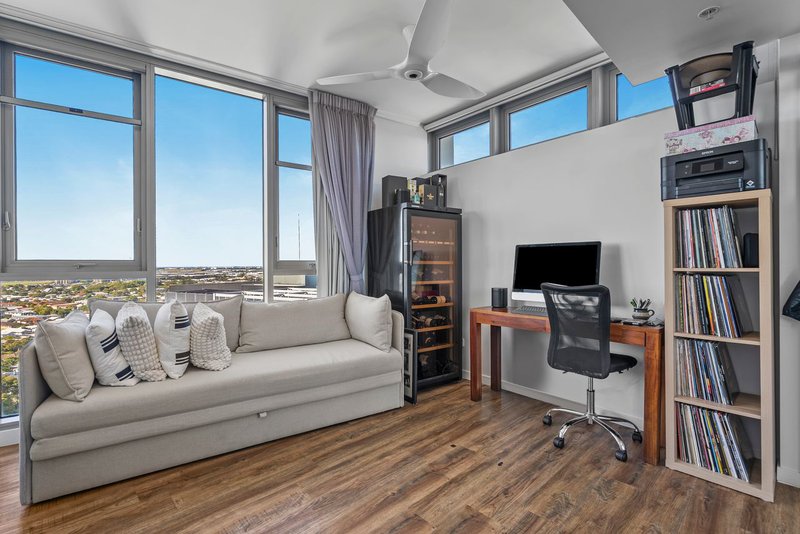 Photo - 12104/8 Harbour Road, Hamilton QLD 4007 - Image 10